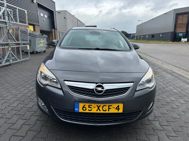 Opel Astra 1.4 Turbo Anniversary Edition 2012 Benzine 9