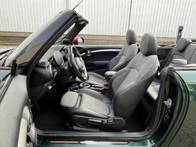 MINI Cooper Cabrio 2.0 John Works Chili 2017 Benzine 19