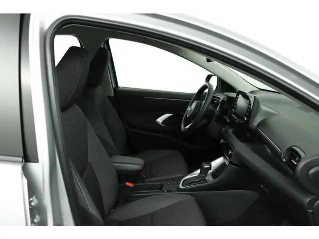 Toyota Yaris 1.5 Hybrid Dynamic 2023 Hybride Benzine 22