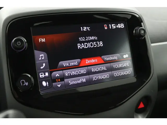 Toyota Aygo 1.0 VVT-i x-play 2022 Benzine 8