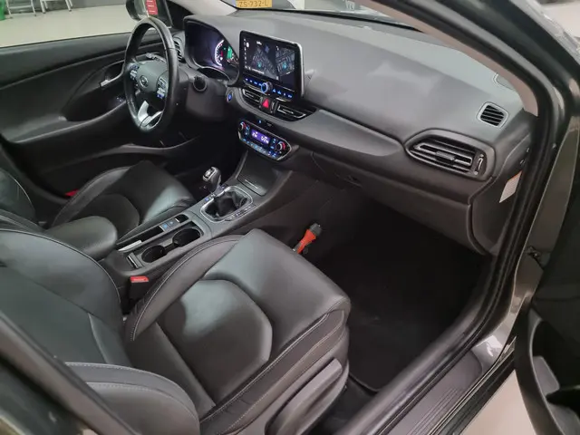 Hyundai i30 Wagon 1.5 T-GDi MHEV Premium 2022 Benzine 16