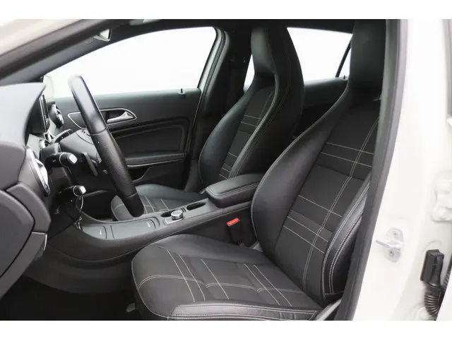 Mercedes-Benz GLA 180 Ambition Automaat 2015 Benzine 10