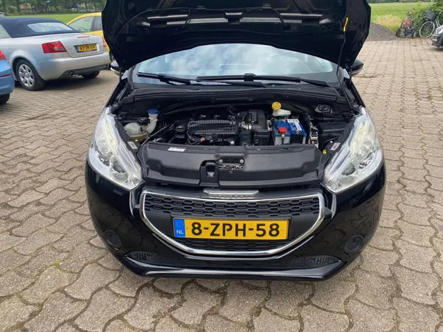 Peugeot 208 1.2 VTi Allure 2014 Benzine 11