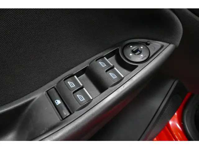 Ford Focus 1.5 Red Edition 2016 Benzine 32