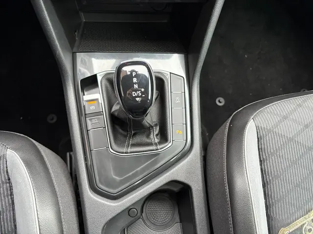 Volkswagen Tiguan 1.5 TSI R-Line Pano 2022 Benzine 23