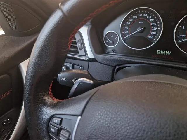 BMW 3 Serie 328i Executive 2012 Benzine 27