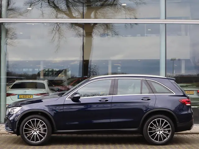 Mercedes-Benz GLC 300e 4MATIC 2020 Hybride Benzine 4