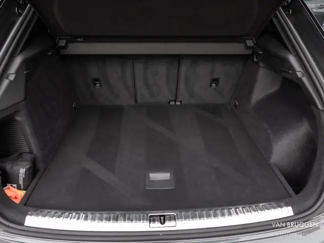 Audi Q3 45 TFSI e S-Line 2022 Hybride Benzine 10