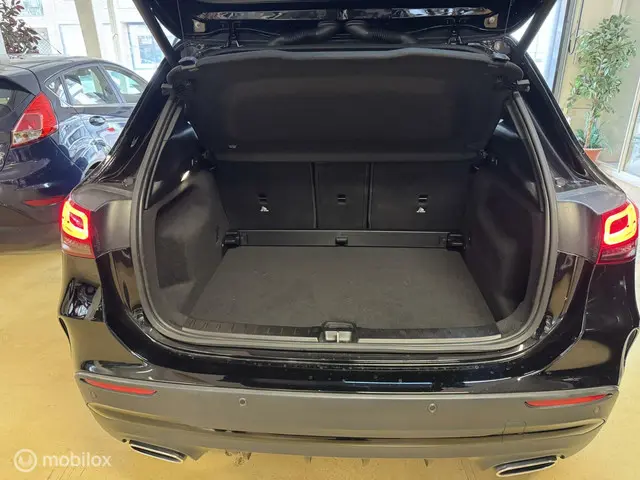 Mercedes-Benz GLA 200 AMG Line 2023 Benzine 22