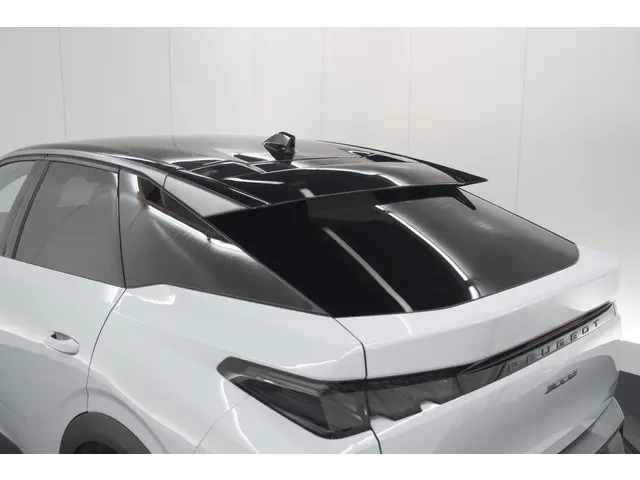 Peugeot 3008 1.2 Hybrid 136 GT 2024 Hybride Benzine 24