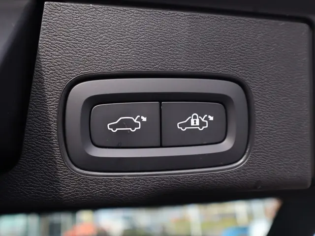 Volvo XC60 2.0 B4 R-Design 2022 Benzine 13