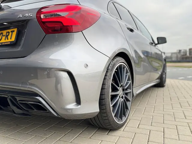 Mercedes-Benz A-Klasse AMG 45 4MATIC 2016 Benzine 13
