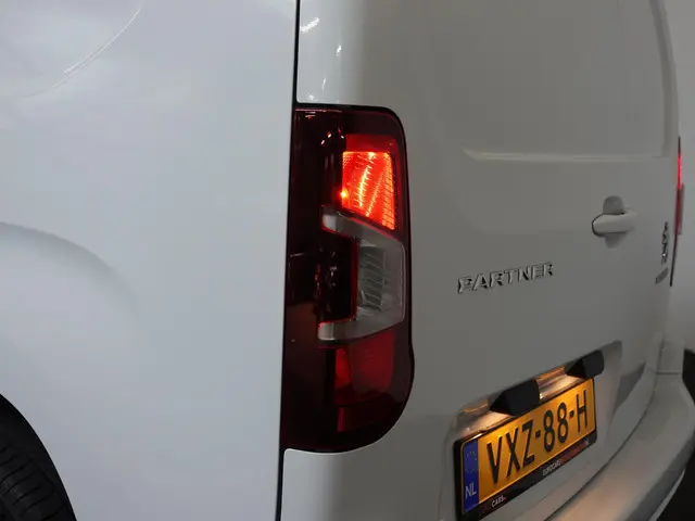 Peugeot Partner 1.5 BlueHDi 100pk L2 2023 Diesel 13