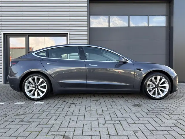 Tesla Model 3 Long Range AWD 75 kWh 2019 Elektrisch 33