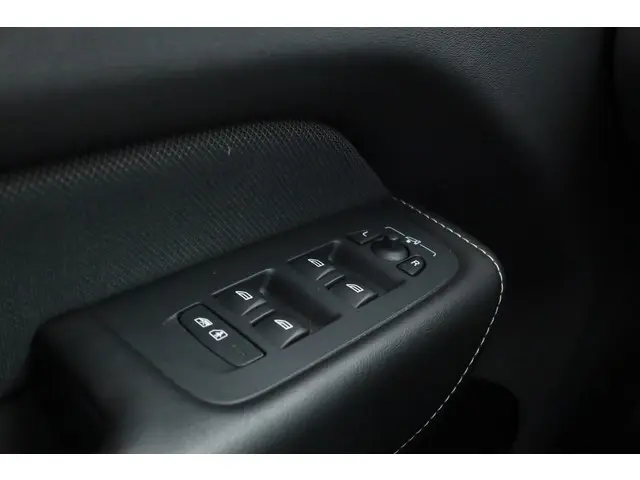 Volvo XC60 T8 Recharge R-Design 2022 Hybride Benzine 7