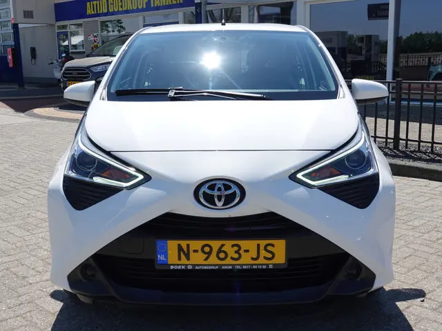 Toyota Aygo 1.0 VVT-i x-play 2021 Benzine 11
