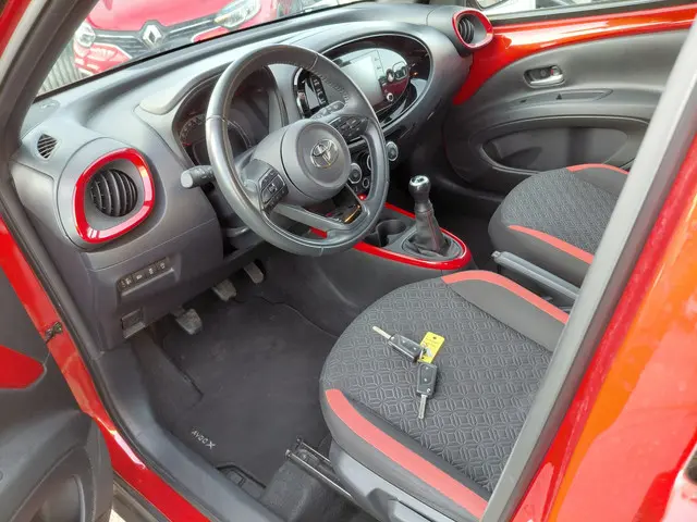 Toyota Aygo X 1.0 VVT-i MT Play 2022 Benzine 4