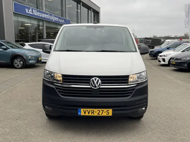 Volkswagen Transporter 2.0 TDI L2H1 28 2023 Diesel 22