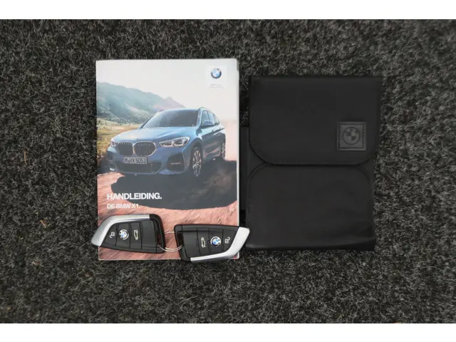 BMW X1 sDrive18i High Executive 2021 Benzine 51