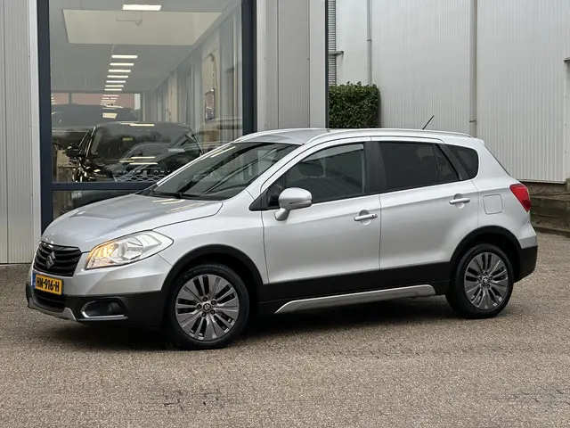 Suzuki S-Cross SX4 1.6 Exclusive 2015 Benzine 13