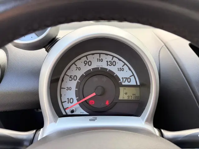 Peugeot 107 1.0 ENVI 2012 Benzine 6