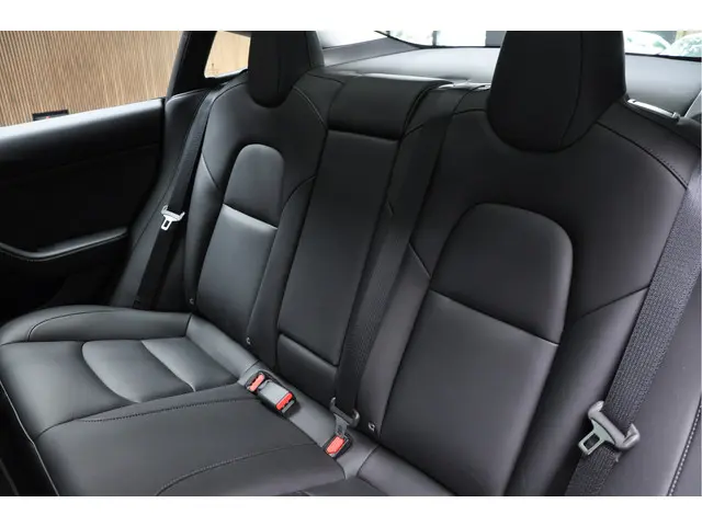 Tesla Model 3 RWD 2023 Elektrisch 11