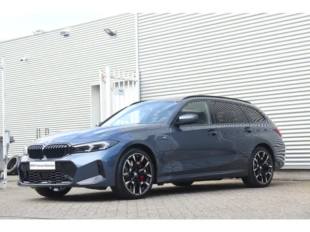 BMW 3 Serie Touring 330e 2025 Hybride Benzine 45