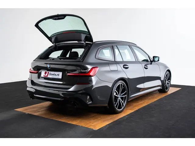 BMW 3 Serie Touring 330i Executive Edition 2020 Benzine 42