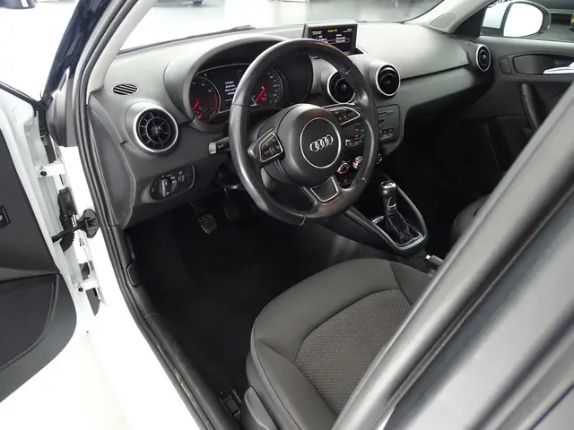 Audi A1 1.2 TFSI Sportback: 2014 Benzine 24