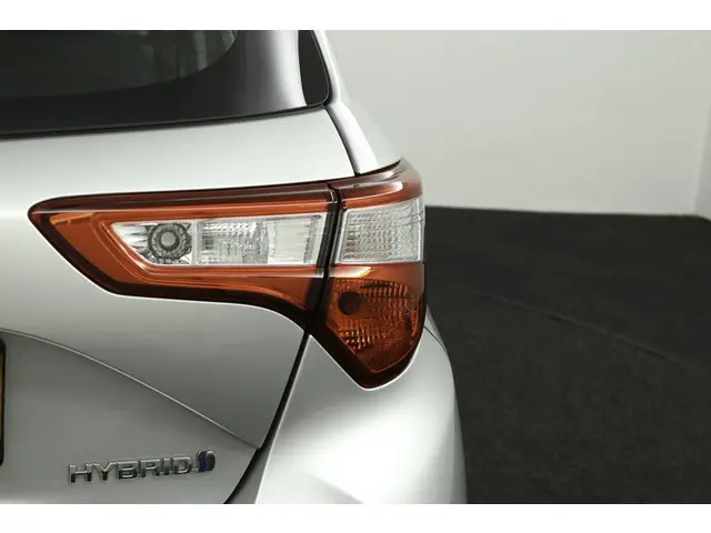 Toyota Yaris 1.5 Hybrid Active 2020 Hybride Benzine 35