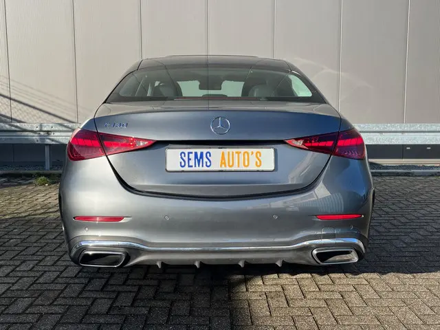 Mercedes-Benz C-Klasse 180 AMG Line 2022 Benzine 3