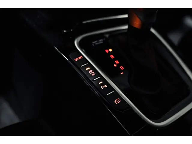 Kia Ceed 1.6 T-GDi GT 2023 Benzine 34