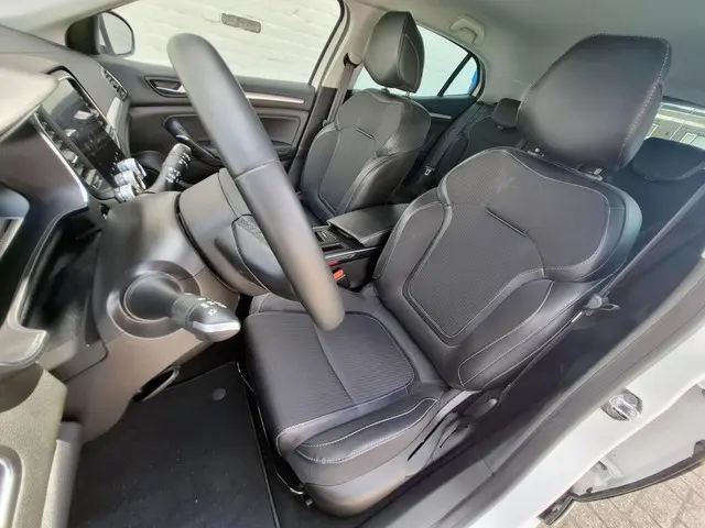 Renault Mégane 1.3 TCe 140 EDC Intens 2022 Benzine 26