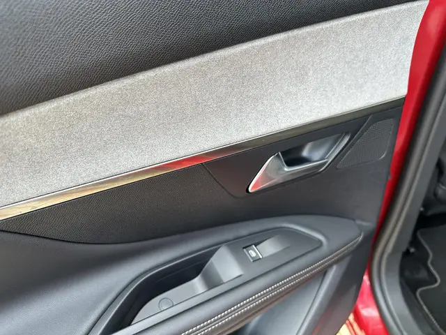 Peugeot 3008 1.6 HYbrid 225 GT 2023 Hybride Benzine 36