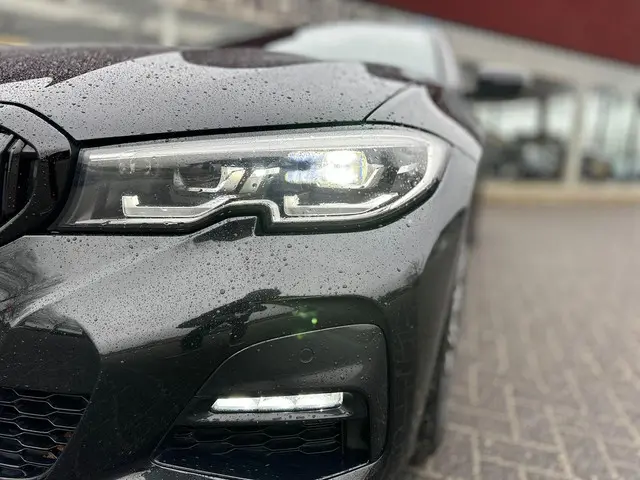 BMW 3 Serie 330e 2020 Hybride Benzine 8