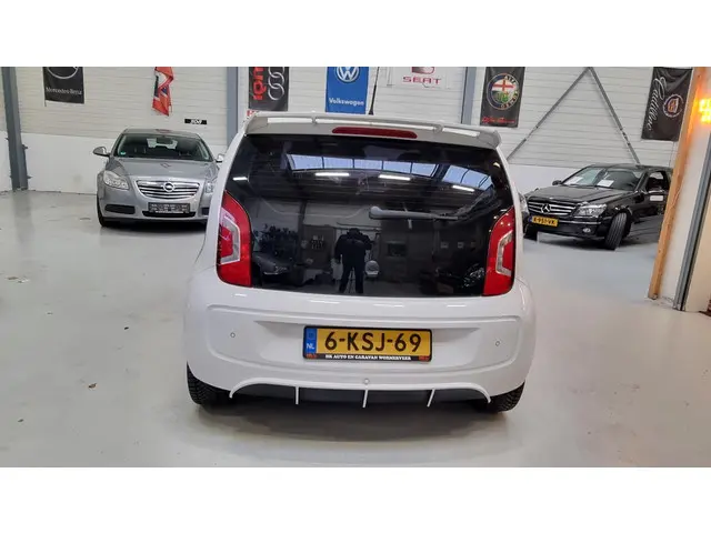 Volkswagen up! 1.0 high up! 2013 Benzine 6