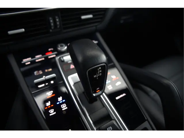 Porsche Cayenne 3.0 E-Hybrid 2018 Hybride Benzine 63