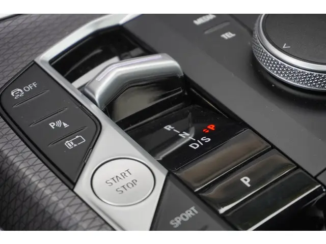 BMW 3 Serie Sedan 330e 2025 Hybride Benzine 11