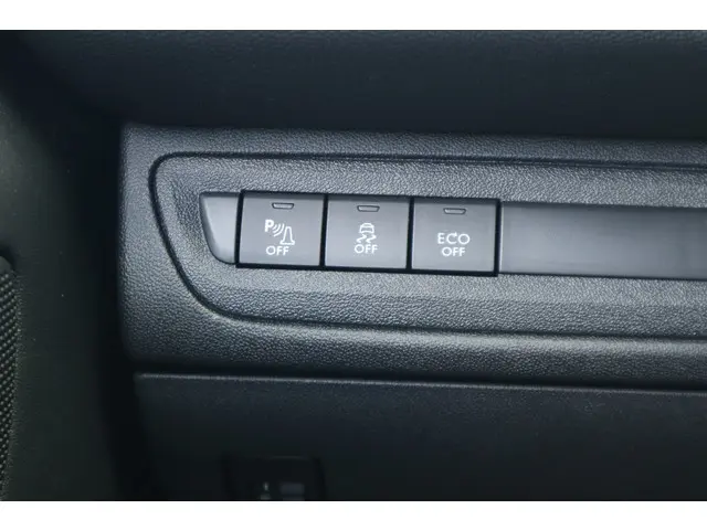 Peugeot 208 1.6 e-HDi Active 2012 Diesel 24