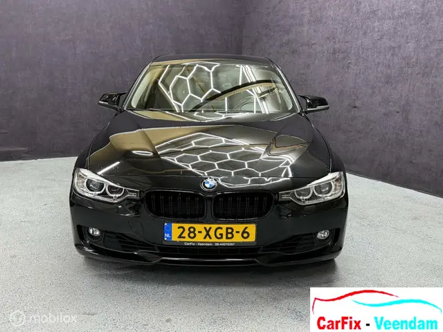 BMW 3 Serie 320i Upgrade Edition 2012 Benzine 2