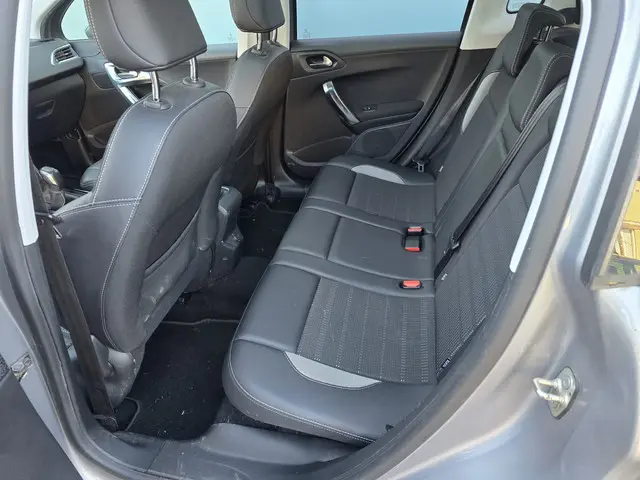 Peugeot 2008 1.2 PureTech Allure Pano, Navi 2016 Benzine 7