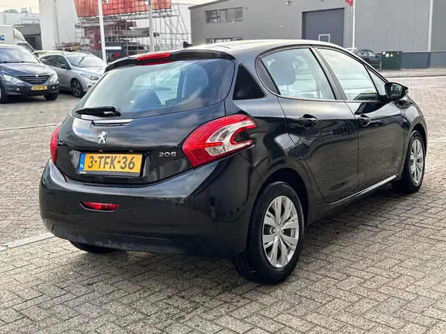Peugeot 208 1.2 VTi Envy | airco | navi 2014 Benzine 4
