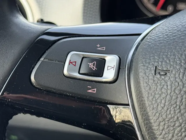 Volkswagen up! 1.0 MPI 60 pk BMT high up! 2019 Benzine 12