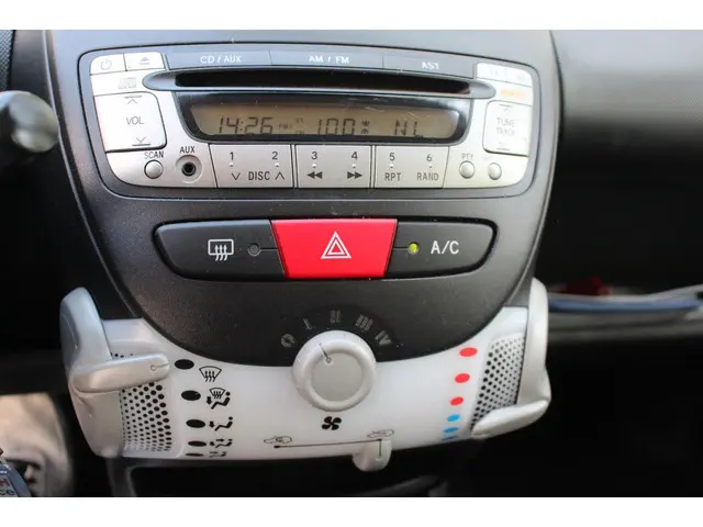 Peugeot 107 1.0 Access Accent *Airco ! *2e EIG ! 2013 Benzine 13