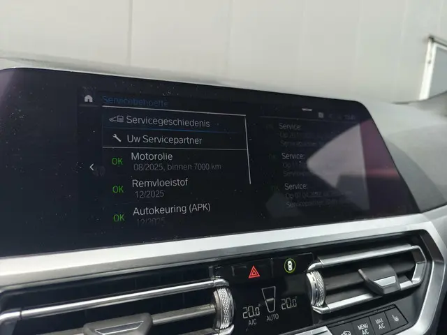 BMW 3 Serie 330e High Executive 2020 Hybride Benzine 17