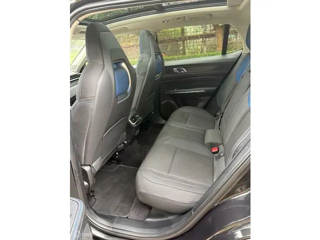 Lynk & Co 01 1.5 Black 2022 Hybride Benzine 13