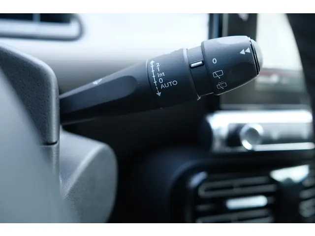 Citroën C4 Cactus PT Shine 110 Automaat-6 2018 Benzine 38
