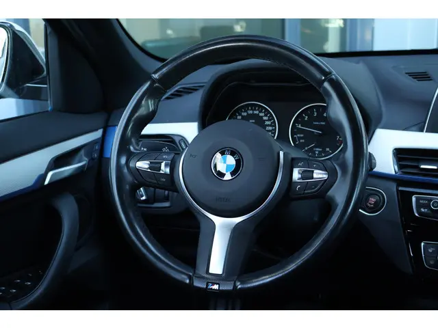 BMW X1 xDrive20i Executive 2017 Benzine 19