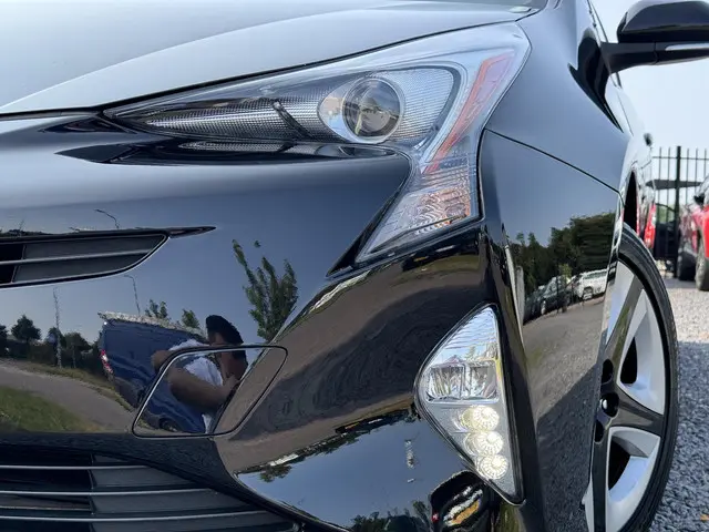 Toyota Prius 1.8 Dynamic 2017 Hybride Benzine 35