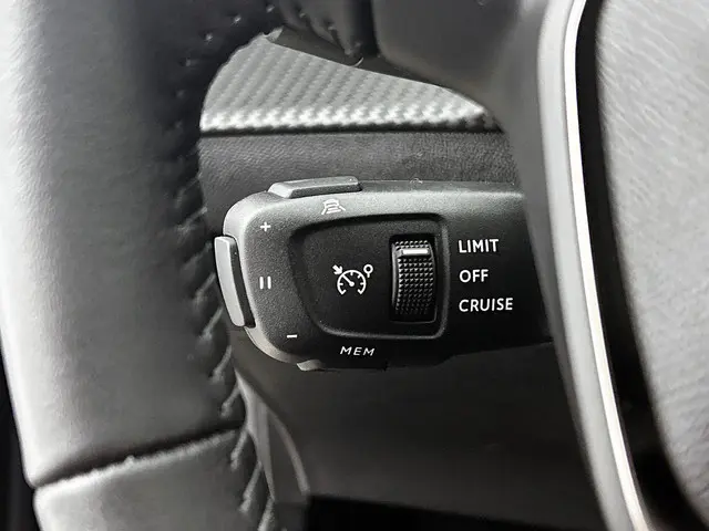 Peugeot 208 1.2 PureTech 100 Allure 2024 Benzine 14